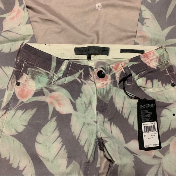 Guess Green Jeans with Flowers - Picture 4 of 6